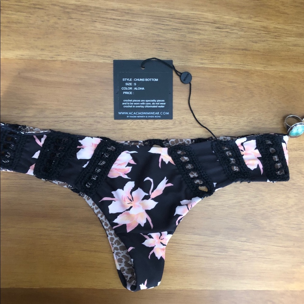 Acacia chums bottom in Aloha size small